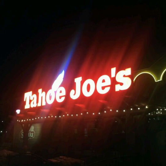 5/7/2012 tarihinde @Jhoggieziyaretçi tarafından Tahoe Joe&#39;s'de çekilen fotoğraf