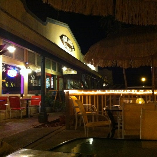 8/17/2012에 Sean N.님이 North Shore Breakers Restaurant &amp; Bar에서 찍은 사진