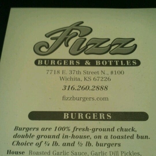 Foto scattata a Fizz Burgers &amp; Bottles da Kelly G. il 8/7/2012