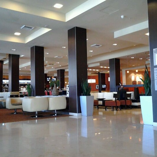 Photo taken at Courtyard by Marriott San Diego Mission Valley/Hotel Circle by Ing P. on 4/16/2012