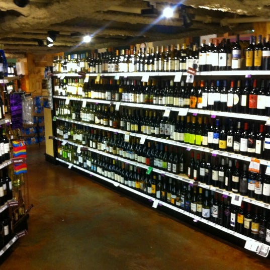 รูปภาพถ่ายที่ Potomac Gourmet Market โดย Daniella R . เมื่อ 2/26/2012