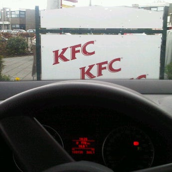 Das Foto wurde bei KFC von Digistam am 4/21/2012 aufgenommen