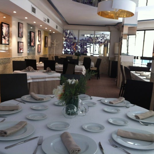 Photo taken at Restaurante Bar Oña 1 by Francisco Jose O. on 8/20/2012