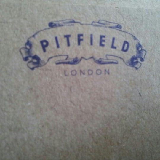 Foto tirada no(a) Pitfield London por Christina R. em 8/22/2012