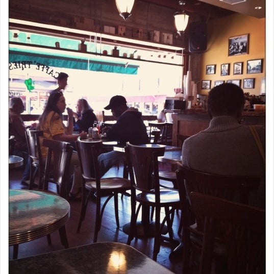 รูปภาพถ่ายที่ Caffe Trieste โดย Evangeline B. เมื่อ 6/25/2012