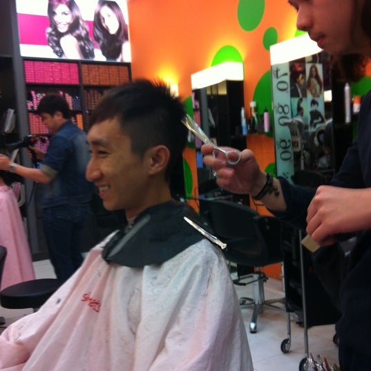 รูปภาพถ่ายที่ Shunji Matsuo Hair Salon @ 313 โดย S M. เมื่อ 3/5/2012