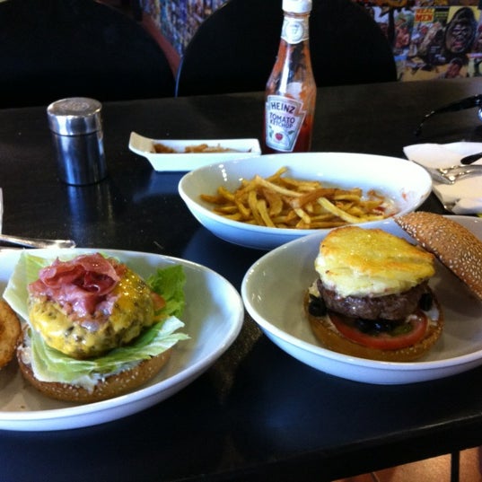 6/12/2012에 Hodu Norci님이 Burger Nass에서 찍은 사진