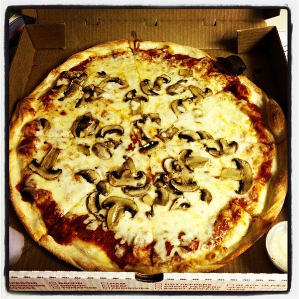 Das Foto wurde bei Roma&#39;s Pizza &amp; Restaurant von Tony E. am 8/19/2012 aufgenommen
