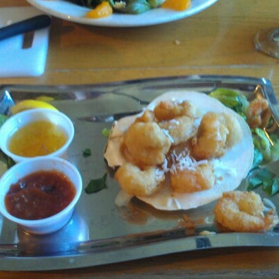 Foto tomada en Rudder&#39;s Seafood Restaurant &amp; Brew Pub  por Shannon F. el 8/31/2012
