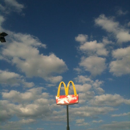 Photo taken at McDonald&#39;s by Folbert N. on 8/12/2012