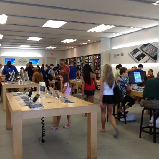 Photos at Apple Store, Eton (Now Closed) Woodmere, OH