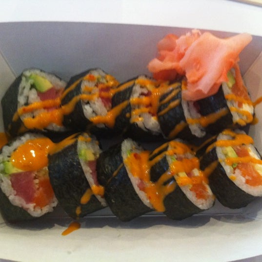Foto tirada no(a) Rollbotto Sushi por Joe G. em 4/24/2012