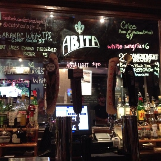 Foto diambil di Catahoula Bar &amp; Restaurant oleh Jen H. pada 8/5/2012