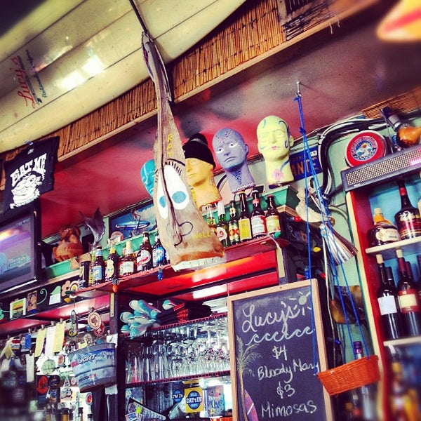 Foto diambil di 701 Bar &amp; Restaurant oleh Chase P. pada 5/19/2012