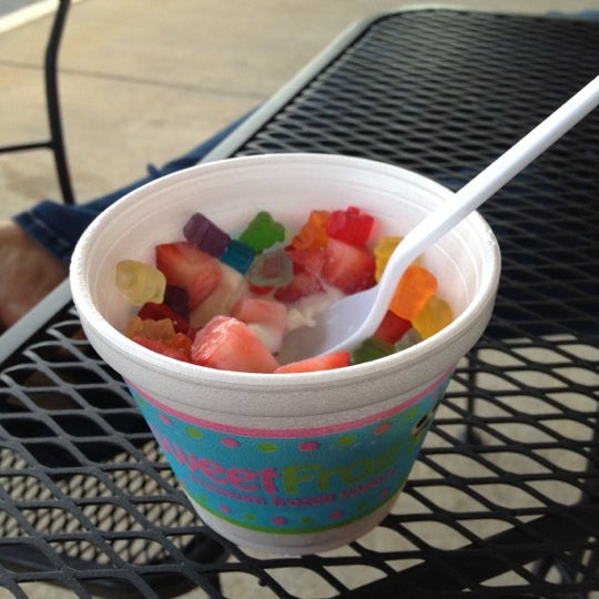 sweetFrog Premium Frozen Yogurt 16 tips