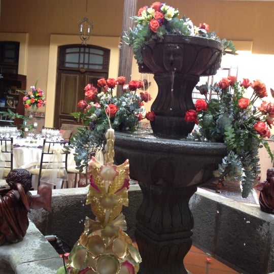 รูปภาพถ่ายที่ Mansión Alcázar Boutique Hotel โดย Veronica D. เมื่อ 7/15/2012