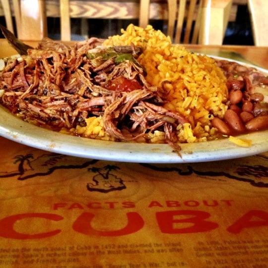 8/24/2012 tarihinde Mikey B.ziyaretçi tarafından Latin Cabana Restaurant'de çekilen fotoğraf
