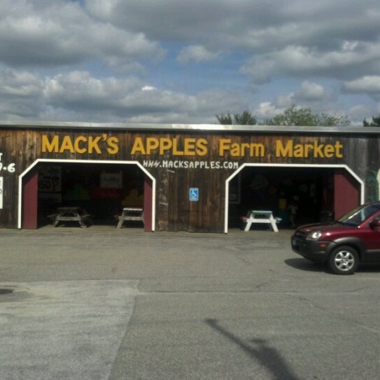 Photo taken at Mack&#39;s Ice Cream by WayneNH on 8/19/2012