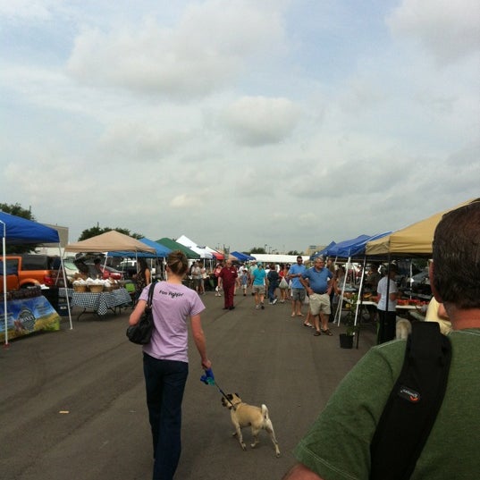 Das Foto wurde bei Coppell Farmers Market von Paula R. am 5/26/2012 aufgenommen