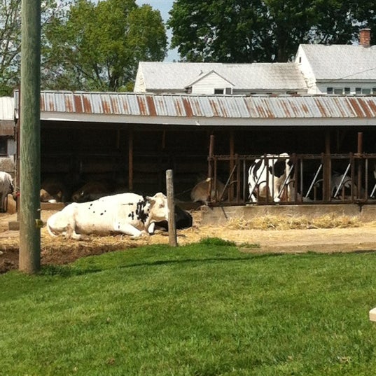 รูปภาพถ่ายที่ Flayvors of Cook Farm โดย Kendra S. เมื่อ 5/13/2012