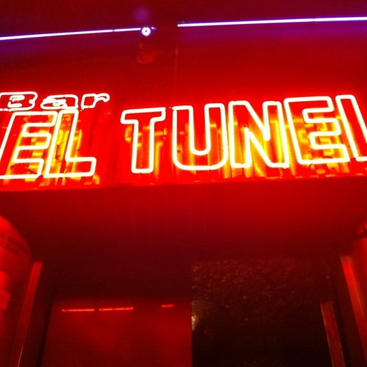 6/10/2012 tarihinde Angela C.ziyaretçi tarafından Bar El Túnel'de çekilen fotoğraf