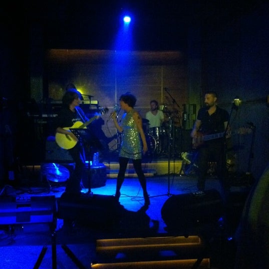 รูปภาพถ่ายที่ Rehab İstanbul โดย Aslihan C. เมื่อ 5/5/2012