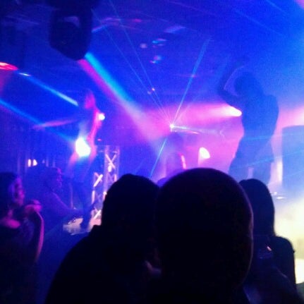 8/19/2012 tarihinde Chris G.ziyaretçi tarafından AXIS Nightclub'de çekilen fotoğraf