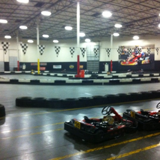 Photo prise au Fast Lap Indoor Kart Racing par Brad C. le4/21/2012