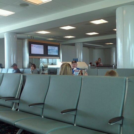 Photos At Sun Country Airlines Ticket Counter Airport