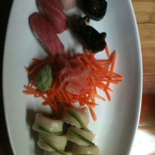 3/17/2012 tarihinde Sarge E.ziyaretçi tarafından Sushi Bites'de çekilen fotoğraf
