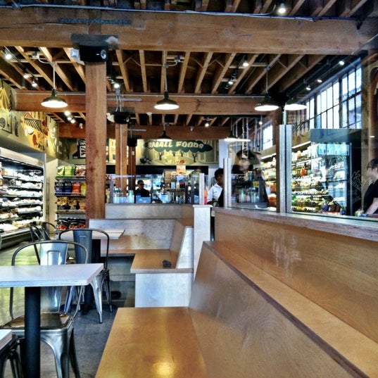 8/8/2012 tarihinde Rosemarie M.ziyaretçi tarafından Small Foods'de çekilen fotoğraf