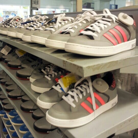 Arrepentimiento cable Conquistar Adidas Outlet Store - Tienda de artículos deportivos en Del Castilho