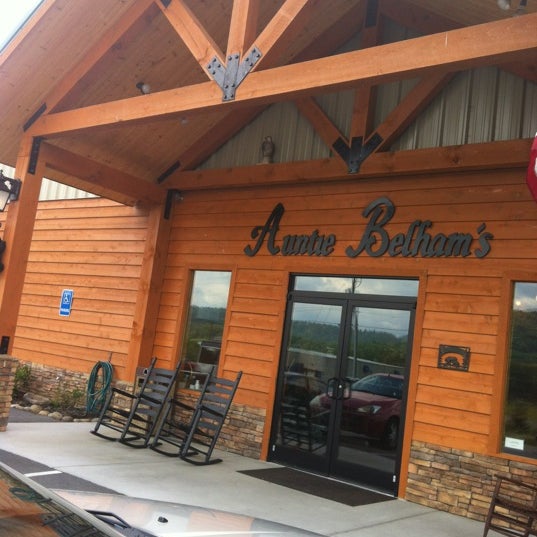Photos At Auntie Belham S Cabin Rentals Resort In Pigeon Forge