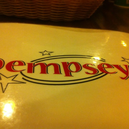 รูปภาพถ่ายที่ Dempsey&#39;s Po-Boys โดย Greg Z. เมื่อ 2/28/2012
