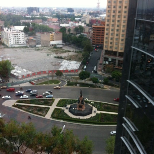 Photo taken at Plaza Suites by Linda S. on 5/12/2012