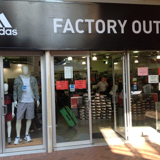 crítico Menos ventana Fotos en Adidas Outlet Store - West Perth, WA