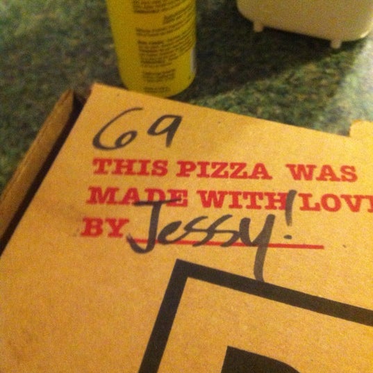 Foto diambil di Pizza Fusion of Westchase oleh Chris M. pada 5/18/2012