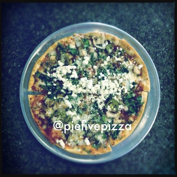 4/23/2012にJoshua F.がPie Five Pizzaで撮った写真