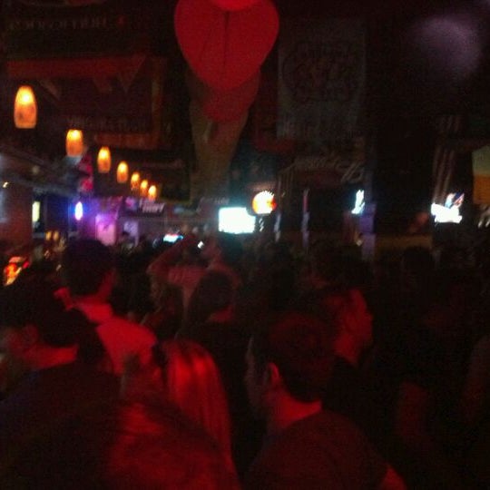 Foto scattata a The Downtown Sports Bar &amp; Grill da Crash Gregg il 5/11/2012