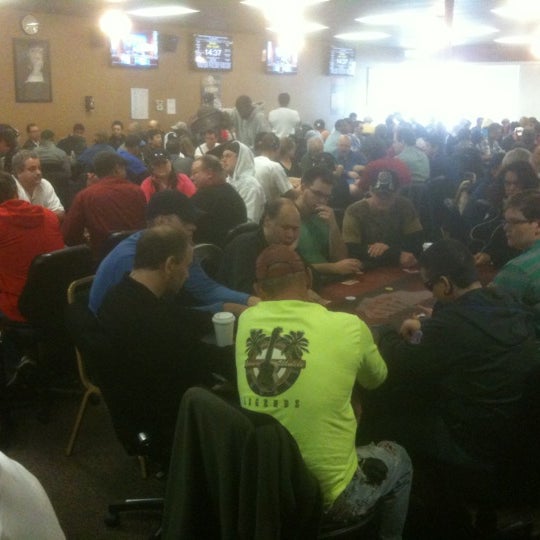 Foto tomada en Final Table Poker Club  por Michael P. el 5/5/2012