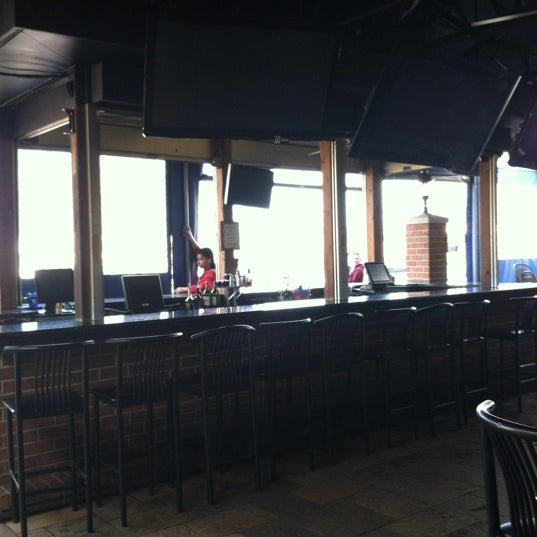 2/22/2012 tarihinde Carrie L.ziyaretçi tarafından Backyard Grill &amp; Bar'de çekilen fotoğraf