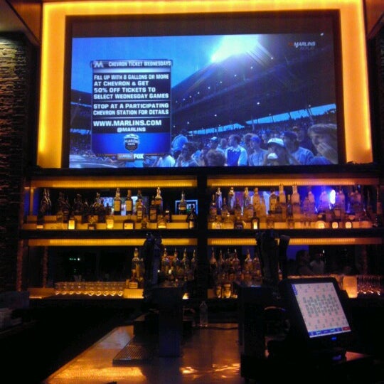 Photo taken at Homefield Sports Bar &amp; Grill by Mari D. on 7/19/2012