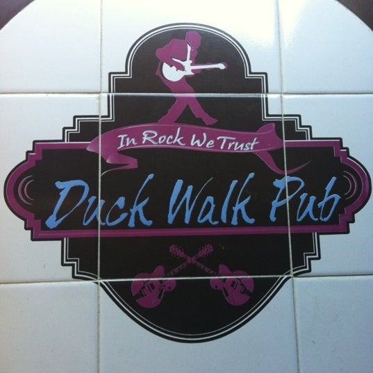 รูปภาพถ่ายที่ Duck Walk Pub โดย Dauro M. เมื่อ 3/13/2012