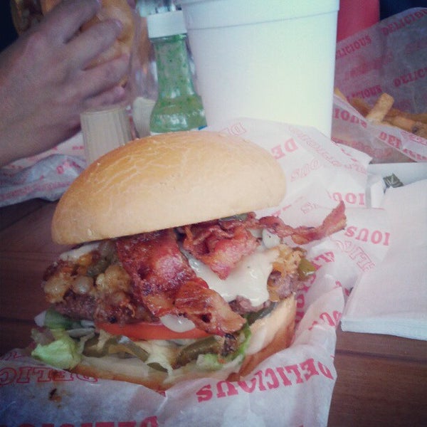 Photo taken at Carytown Burgers &amp; Fries by Vinh L. on 8/24/2012