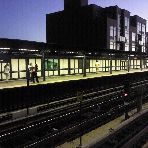 Mta Subway 74th St Roosevelt Ave Jackson Hts 7 E F M R Metro Station In Elmhurst