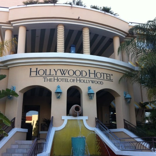 Foto tirada no(a) Hollywood Hotel ® por David G. em 3/20/2012