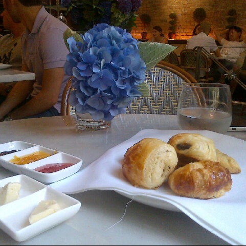 8/25/2012 tarihinde Yonit S.ziyaretçi tarafından Zé Café'de çekilen fotoğraf