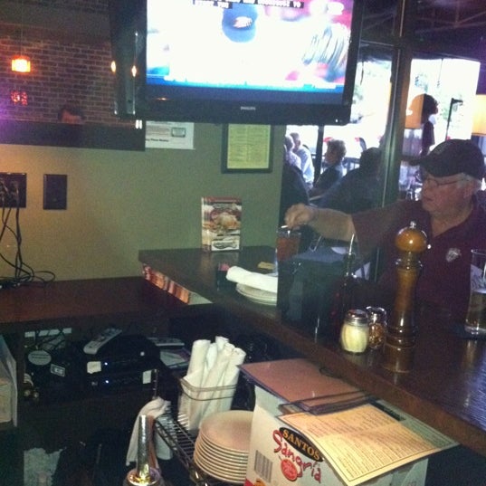 4/21/2012 tarihinde Andrii D.ziyaretçi tarafından Hearth Pizza Tavern'de çekilen fotoğraf