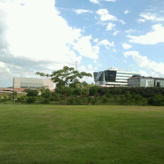 Photo prise au Universidade do Vale do Paraíba (UNIVAP) par Rosane B. le3/21/2012