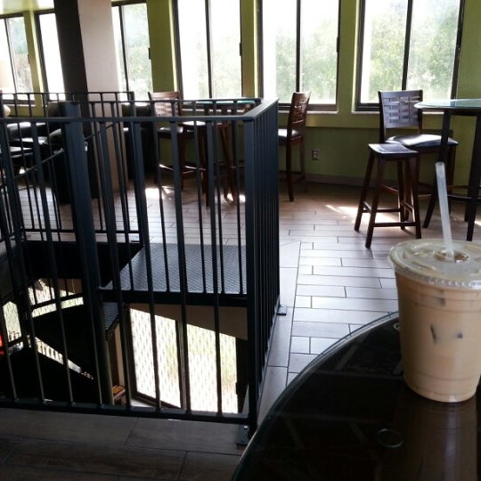 Foto tirada no(a) The Coffee Loft por Thu N. em 9/2/2012